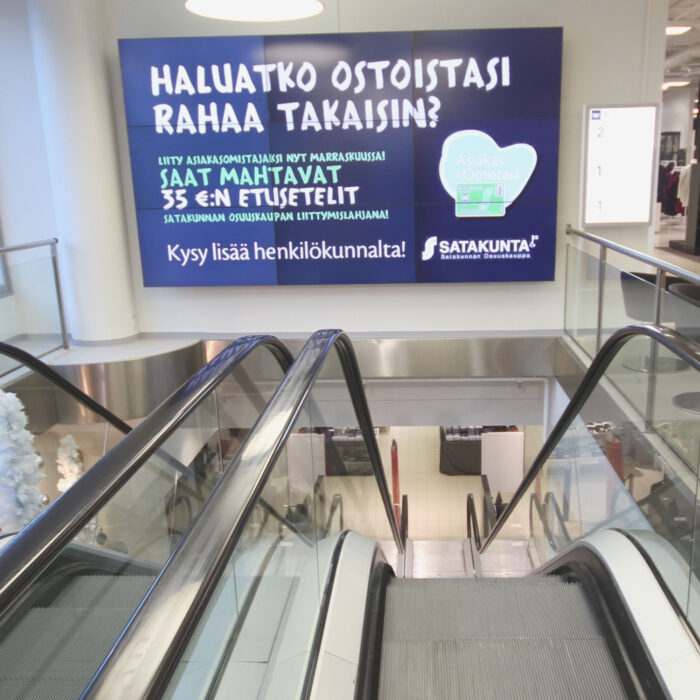 Videoseinä Sokos Pori liukuportaat